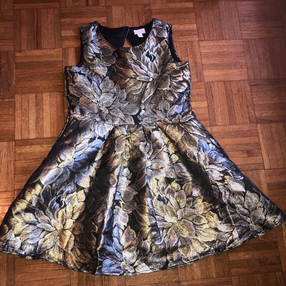 PRETTY GOLD AN AND BLACK DRESS